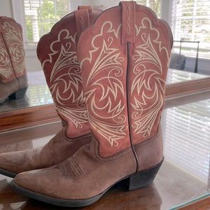 Ariat size 6. Worn once!